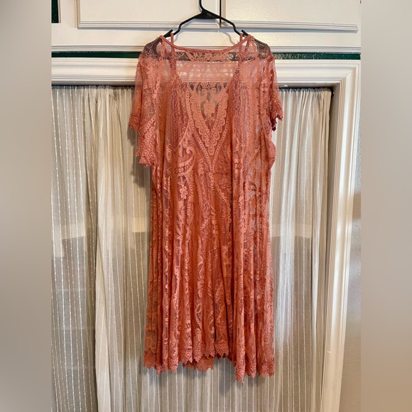 Coral Lace Dress - Picture 4 of 5